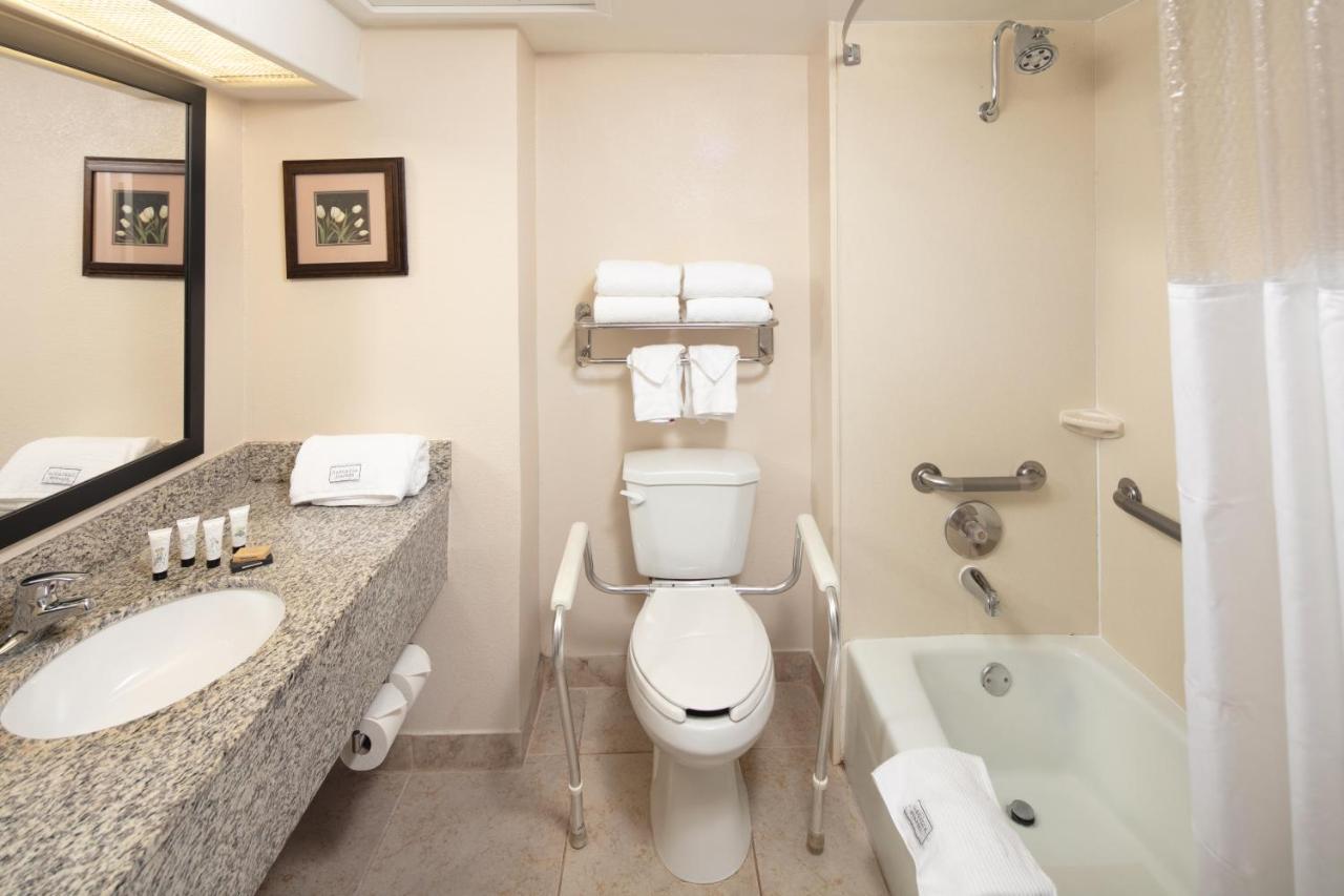 Red Lion Intercontinental Airport Hotel 3*